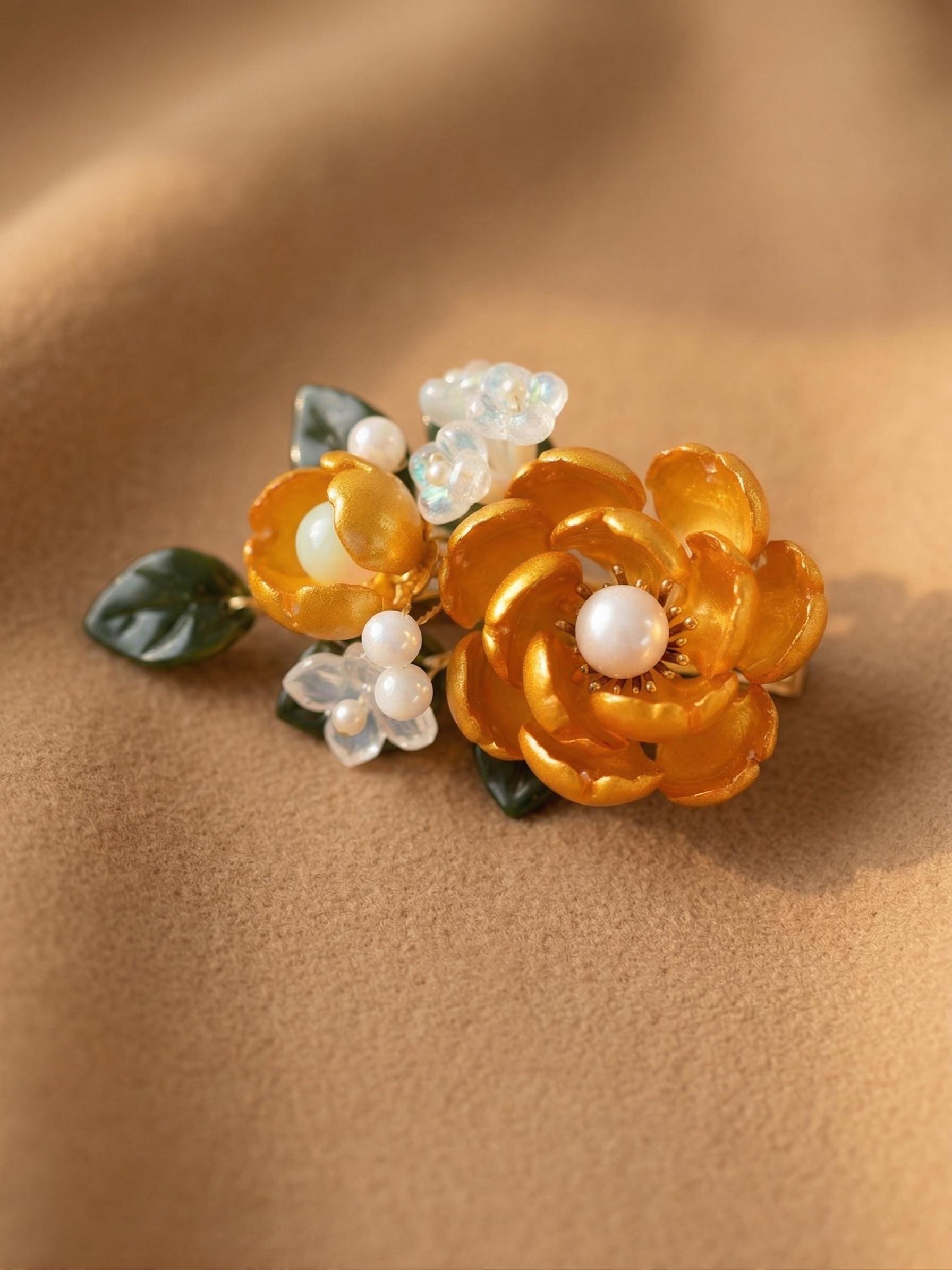Yellow glass flower clip with white and blue floral accents